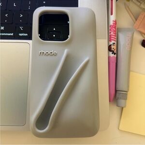 Rhode iPhone 14 Pro lip case